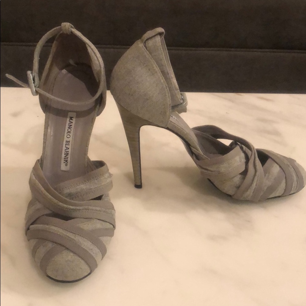 Manolo Blahnik grey pump with ankle strap